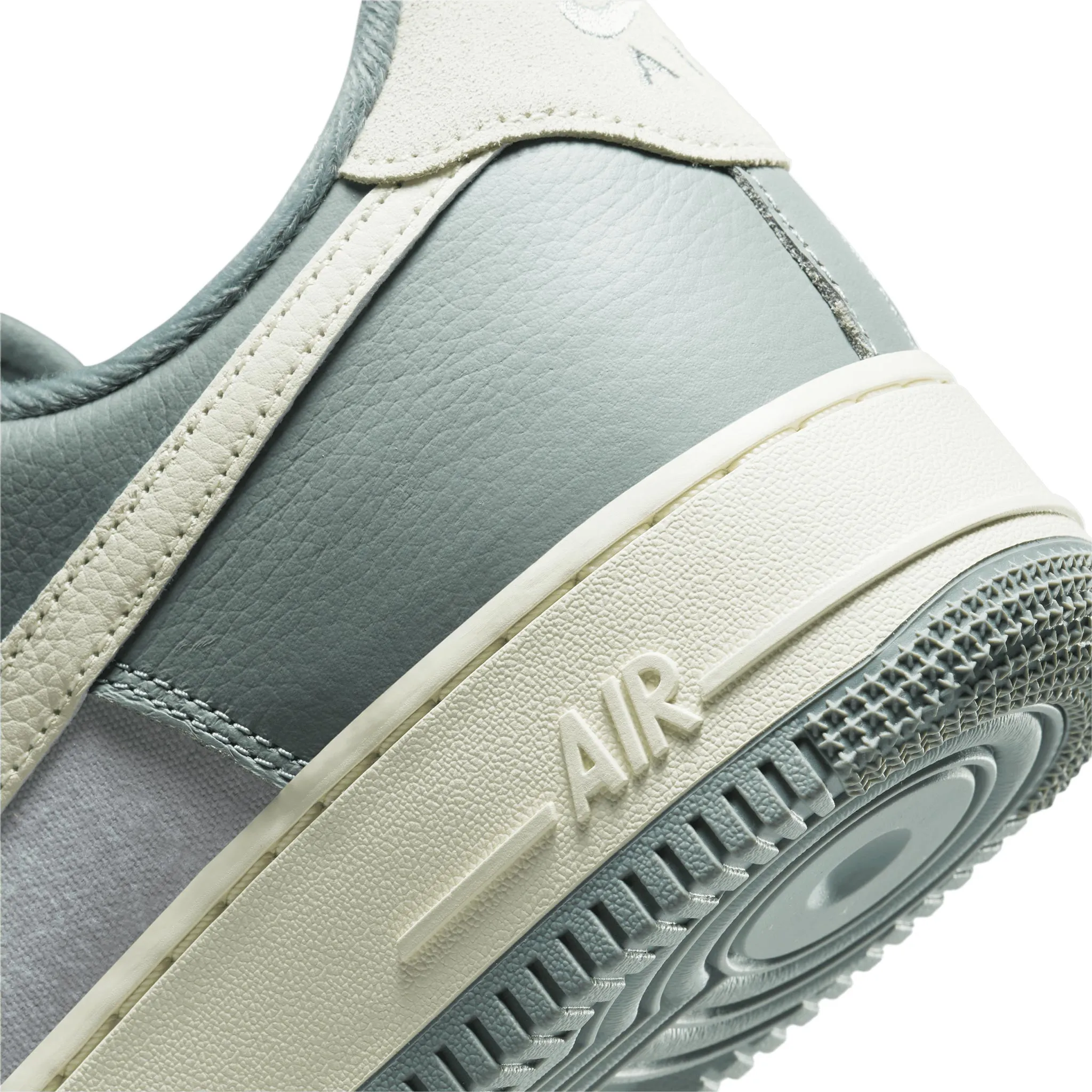 Air Force 1 07 LX DV7186-300 Mica Green