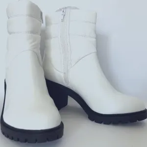 ALFANI Womens White Puffer Quilted Detailing Lug Sole Padded Boot Size 7.5