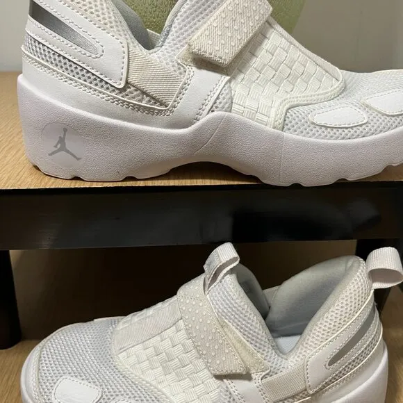 BNWoT Nike Jordan Trunner LX Heiress White/Pure Platinum (2Y) KICKS