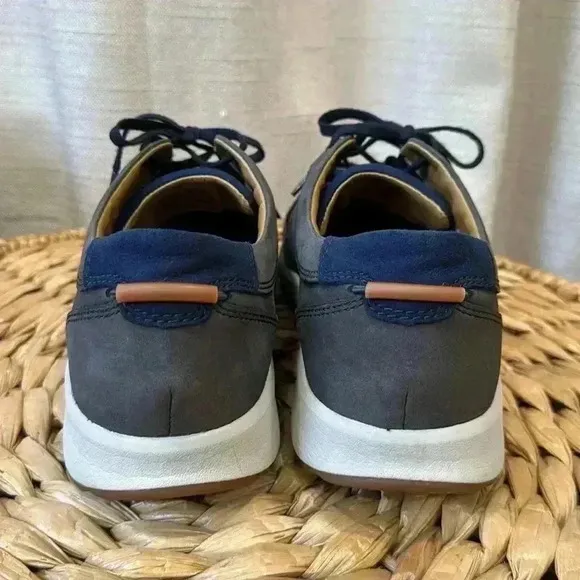 Clarks Un Trail Form Men’s sneaker/shoe size 10 1/2 Blue Nubuck Leather