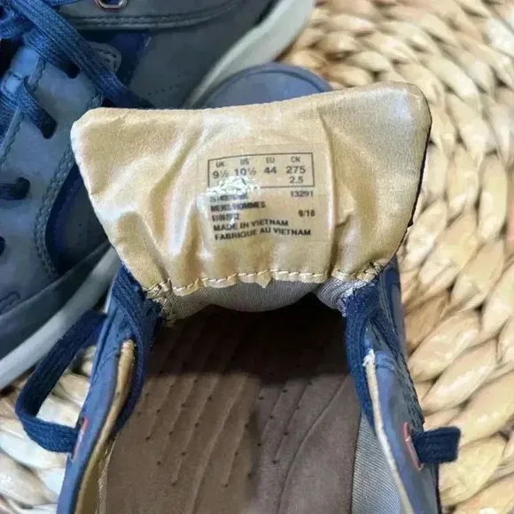 Clarks Un Trail Form Men’s sneaker/shoe size 10 1/2 Blue Nubuck Leather