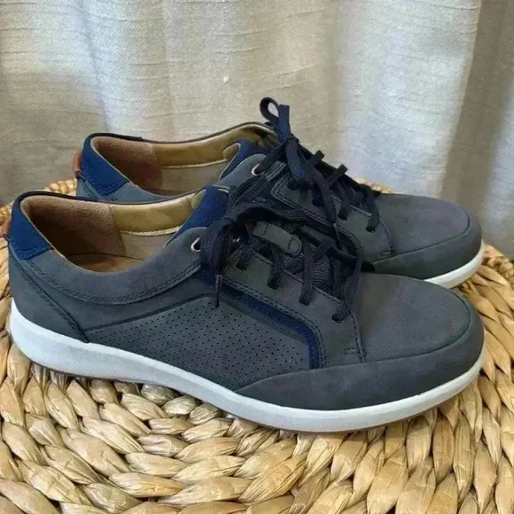 Clarks Un Trail Form Men’s sneaker/shoe size 10 1/2 Blue Nubuck Leather