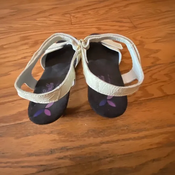 Helle Women’s Velcro White and Black Heels 8.5
