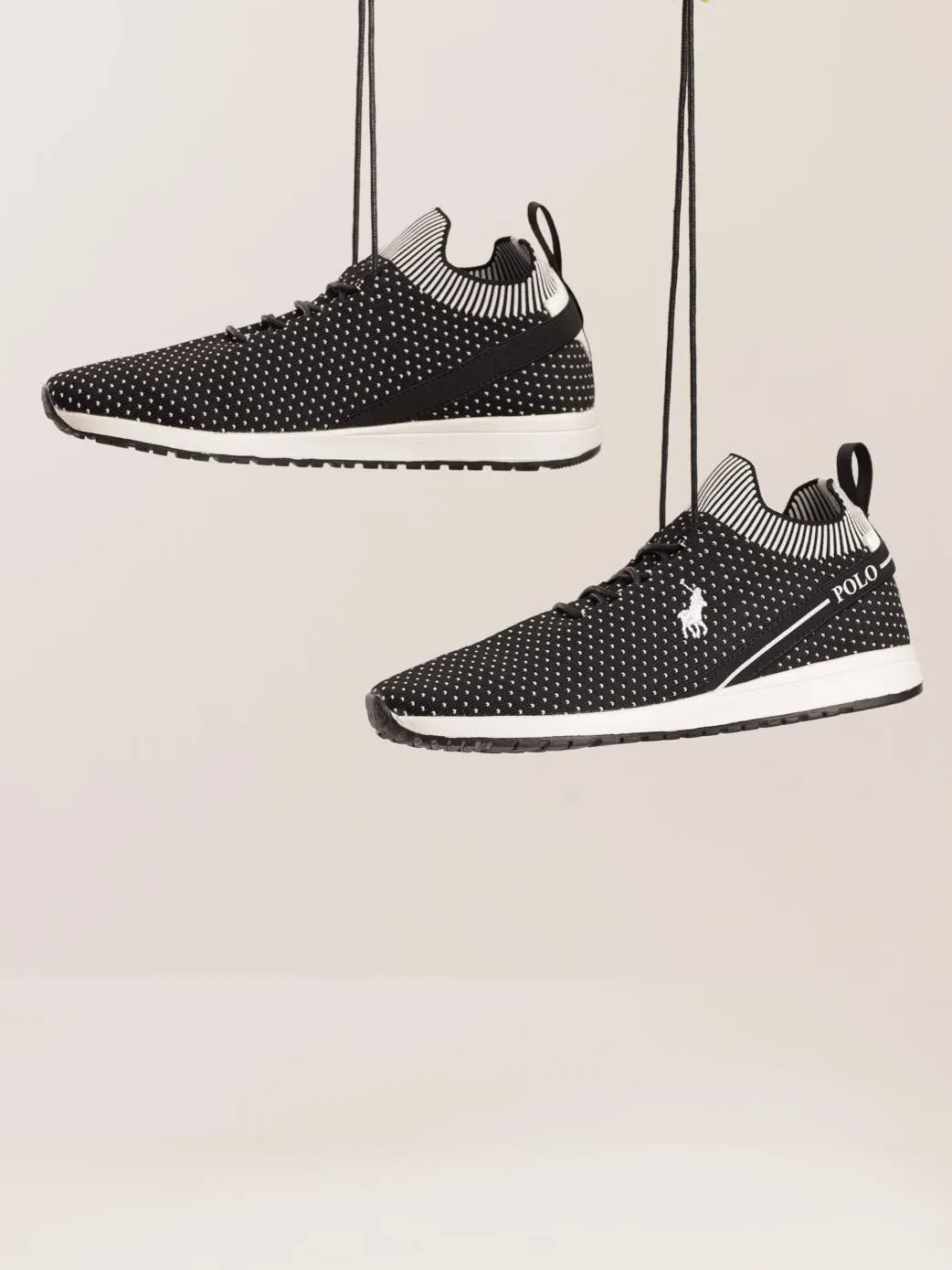 Ladies Classic Knitted Runner Sneaker - Black