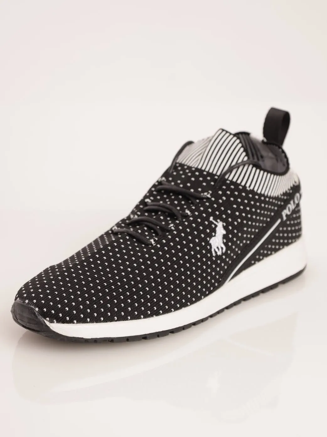 Ladies Classic Knitted Runner Sneaker - Black
