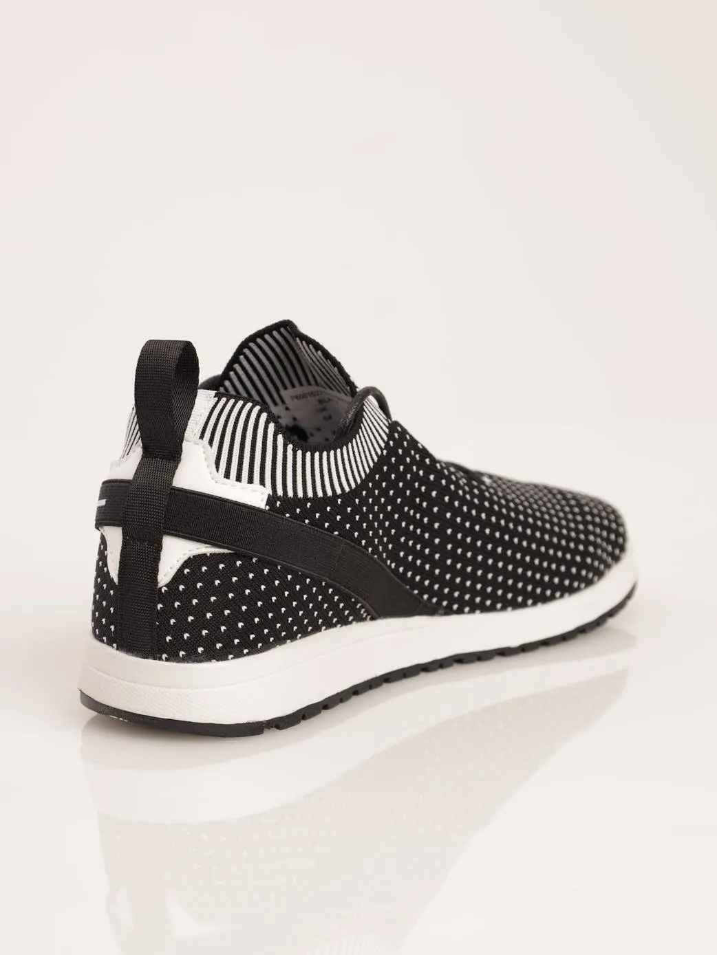 Ladies Classic Knitted Runner Sneaker - Black