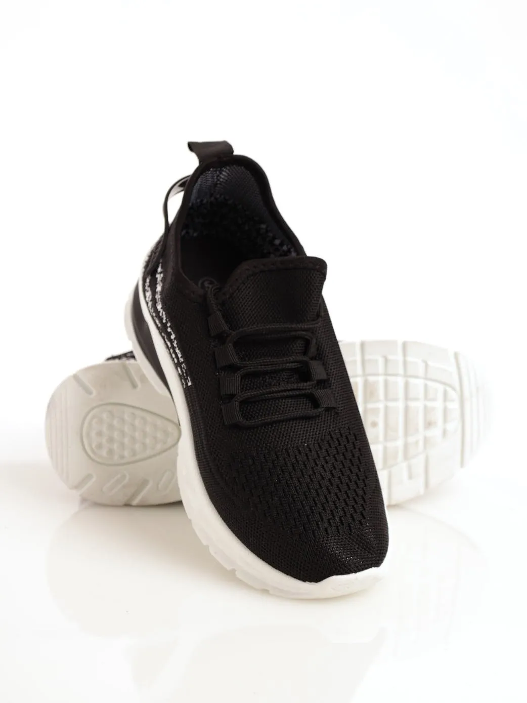 Ladies Flyknit Lace-Up Sneaker - Black