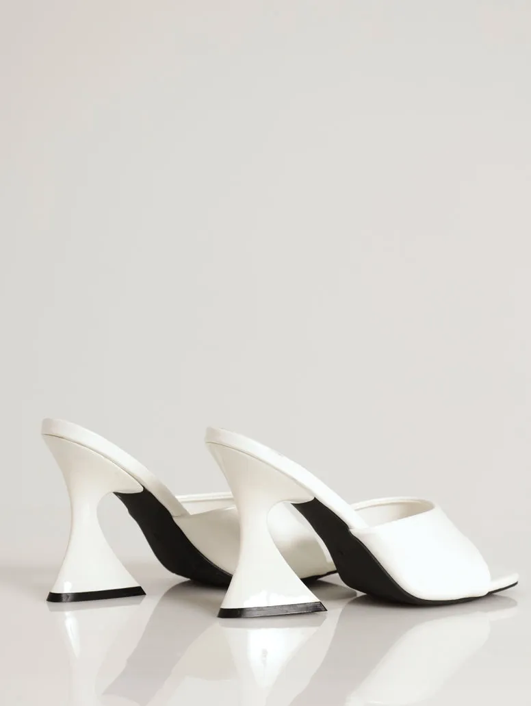 Ladies Hi Shaped Patent Push In Mule - White