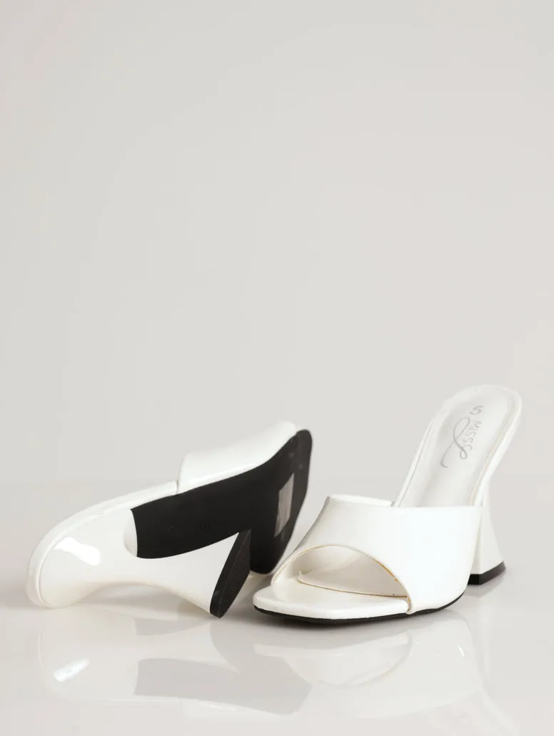 Ladies Hi Shaped Patent Push In Mule - White