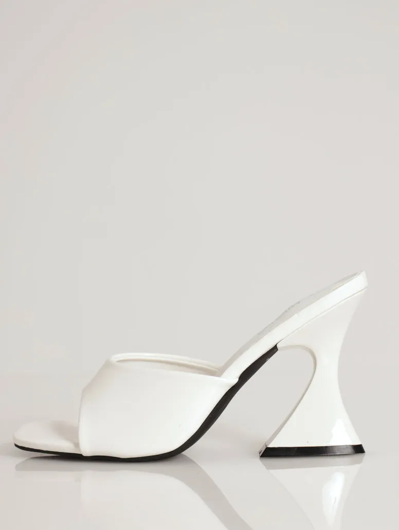 Ladies Hi Shaped Patent Push In Mule - White