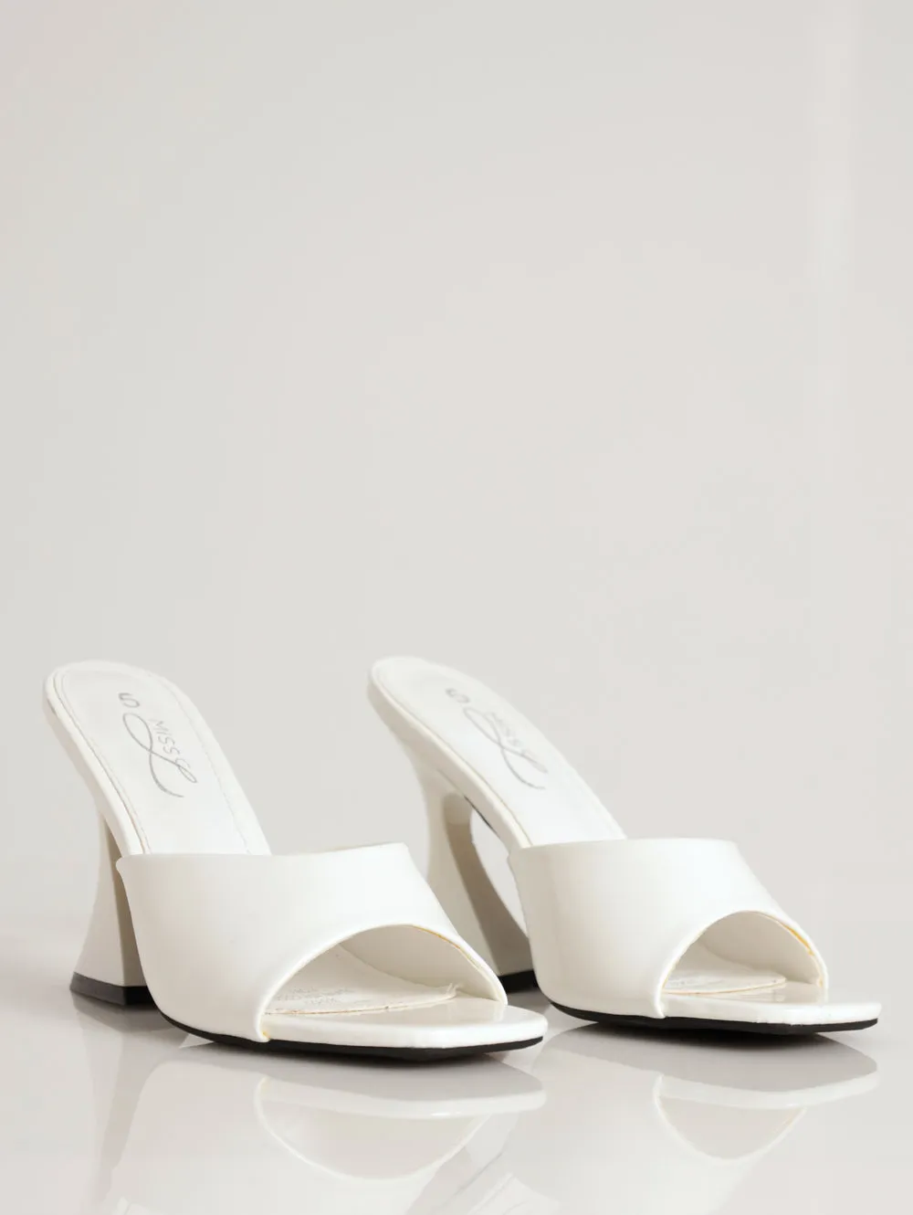 Ladies Hi Shaped Patent Push In Mule - White