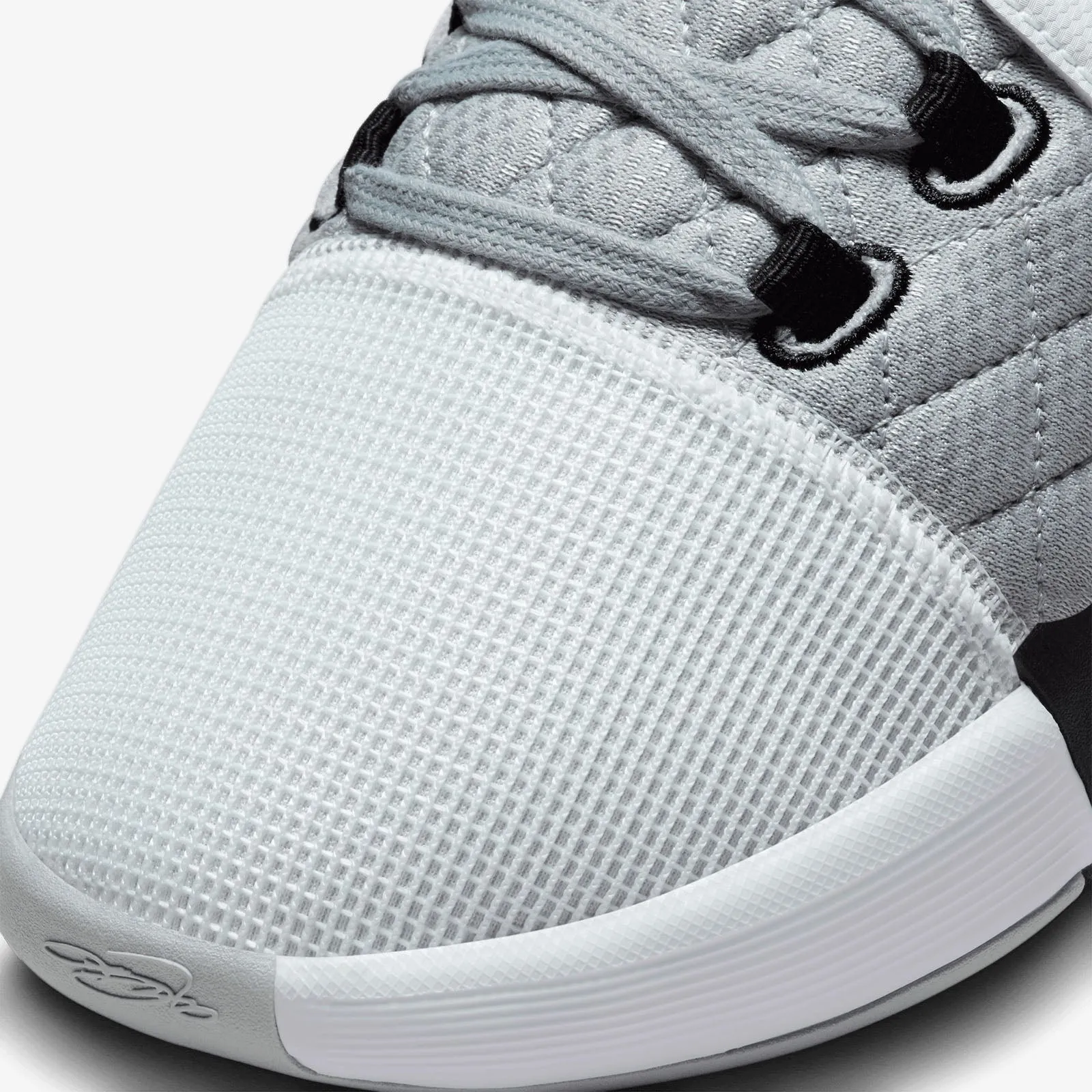 LeBron Witness 8 - White/Black