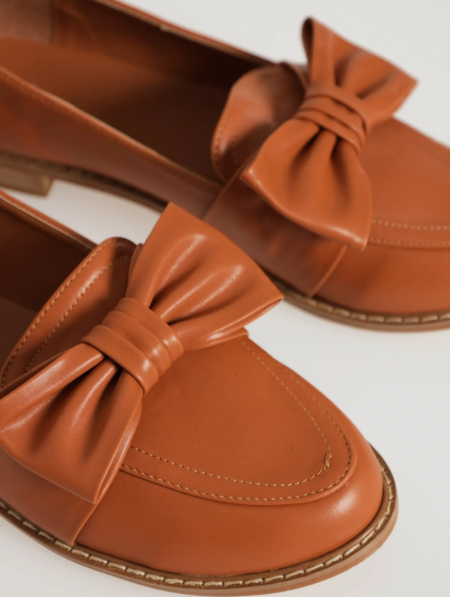Loafer With Soft Oversized Bow - Tobacco