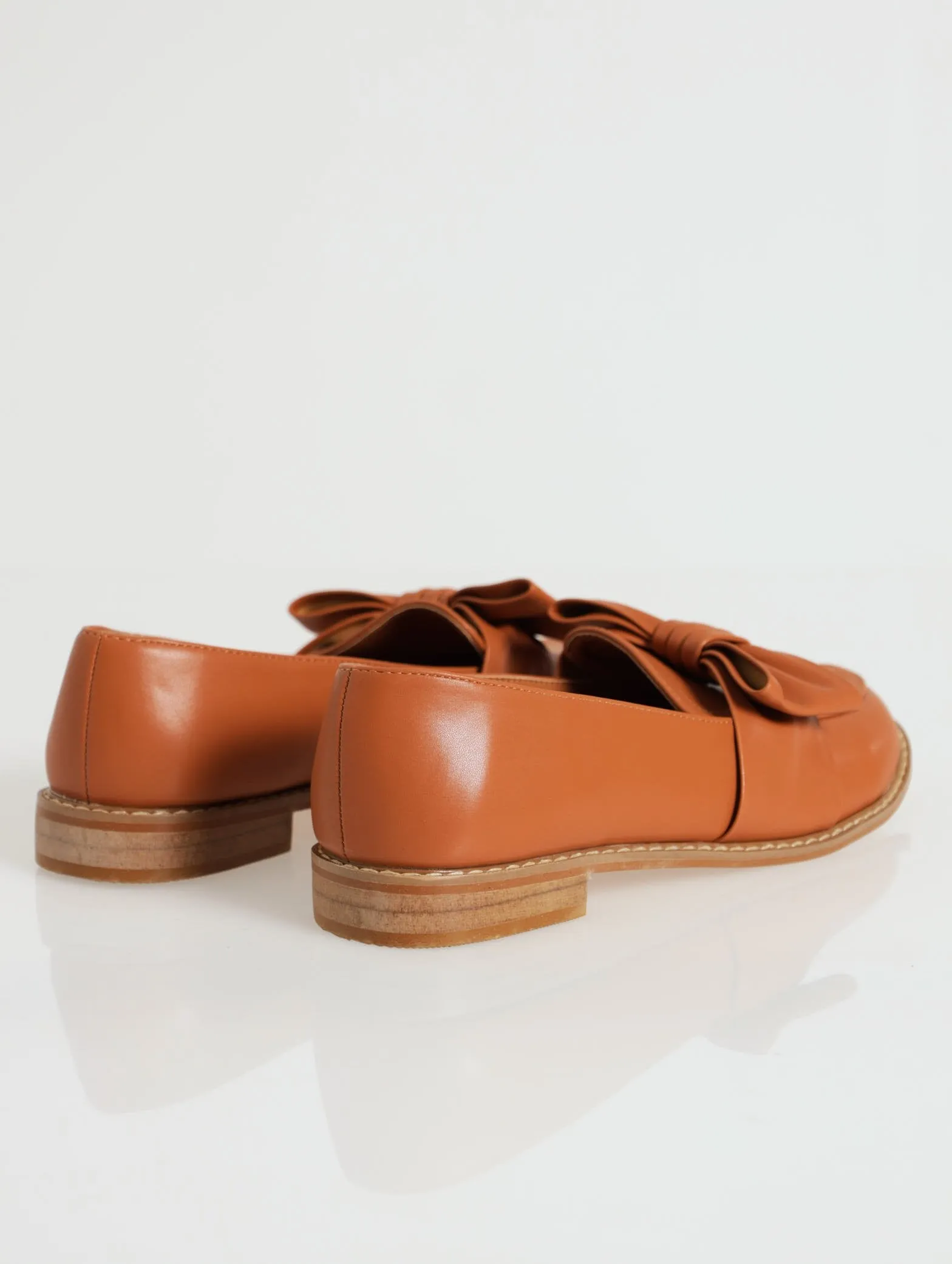 Loafer With Soft Oversized Bow - Tobacco