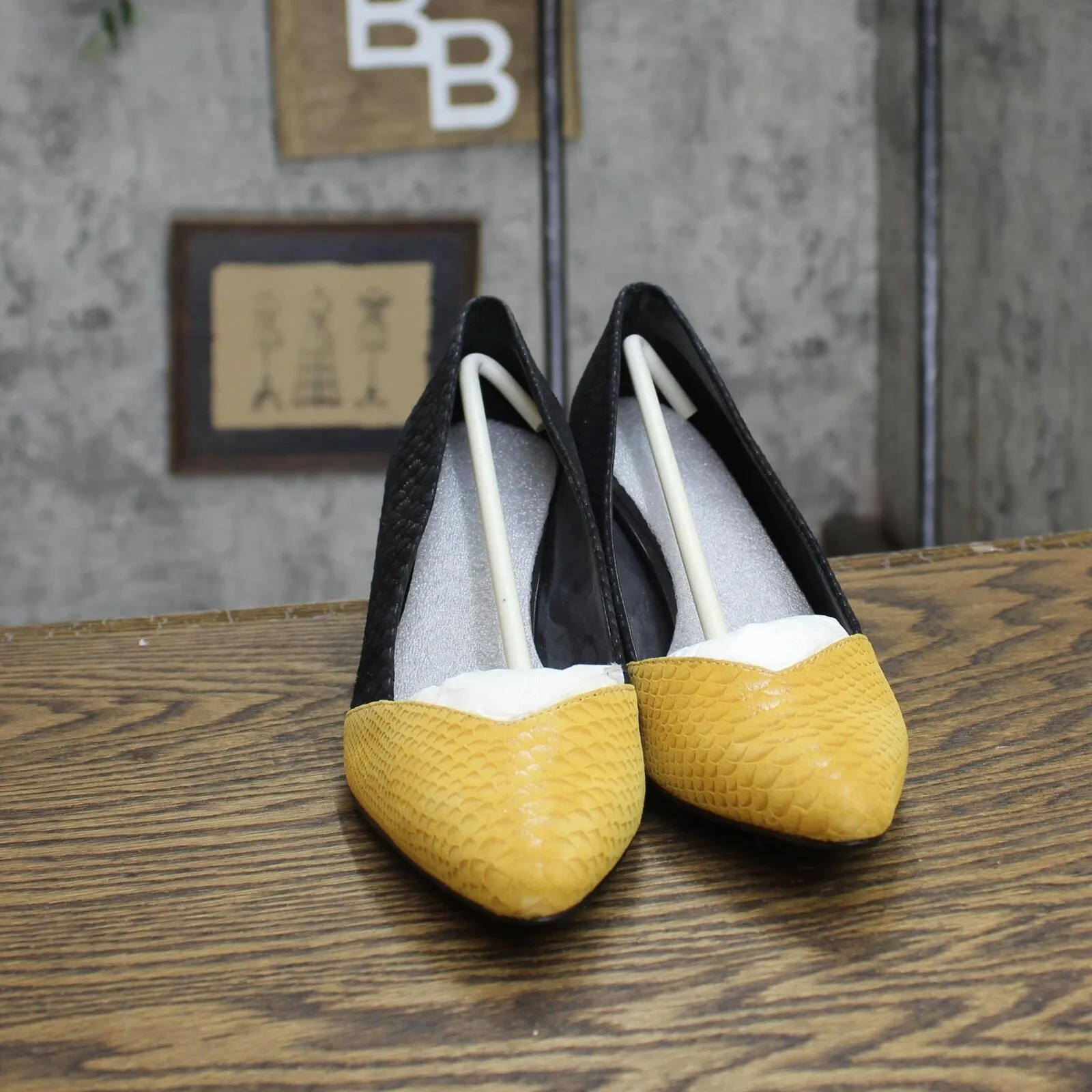 LOGO by Lori Goldstein Womens Colorblock Heels Yellow Snake Multi 6.5M