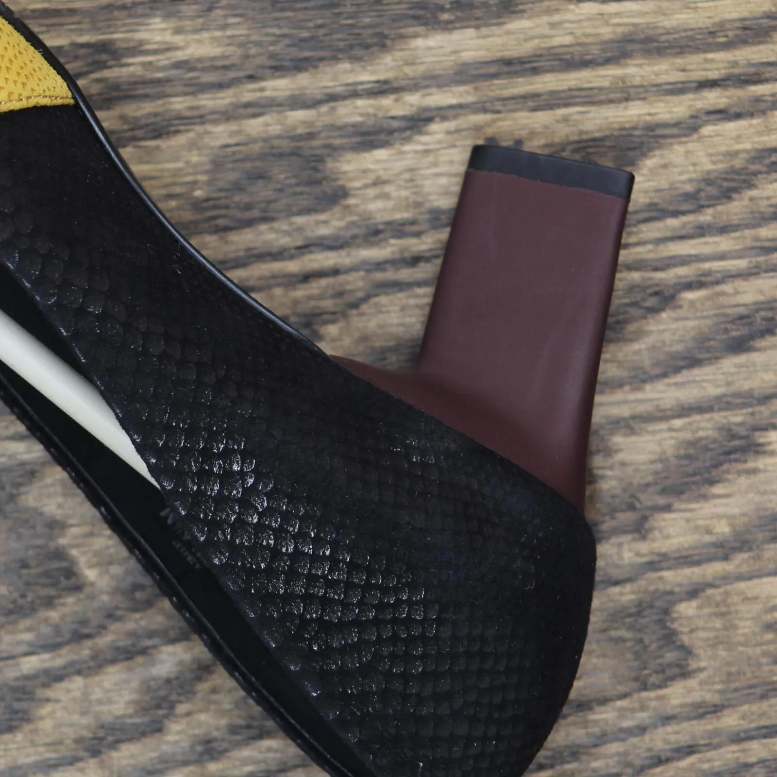 LOGO by Lori Goldstein Womens Colorblock Heels Yellow Snake Multi 6.5M