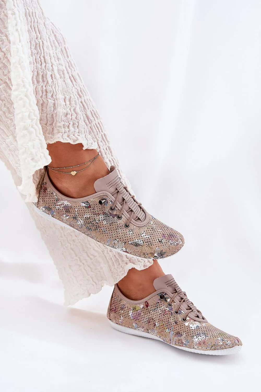 Low Shoes Step in style