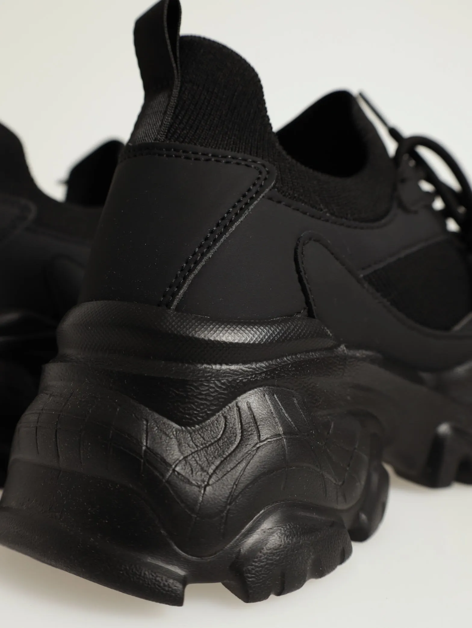 Obii Chunky Lace Up Sneaker - Black