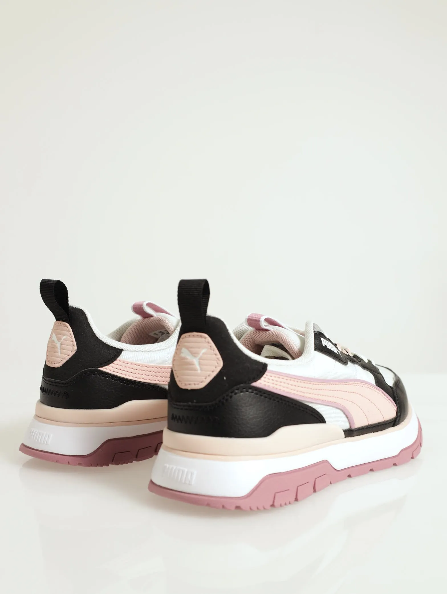 R78 Trek Vaporous Quartz Sneaker - Black/White