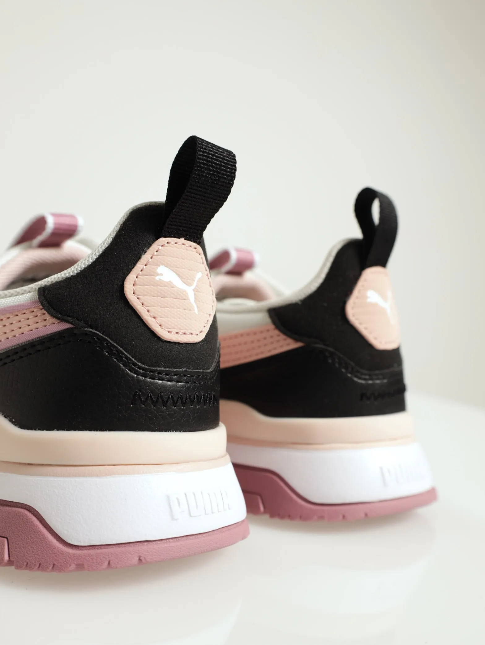 R78 Trek Vaporous Quartz Sneaker - Black/White
