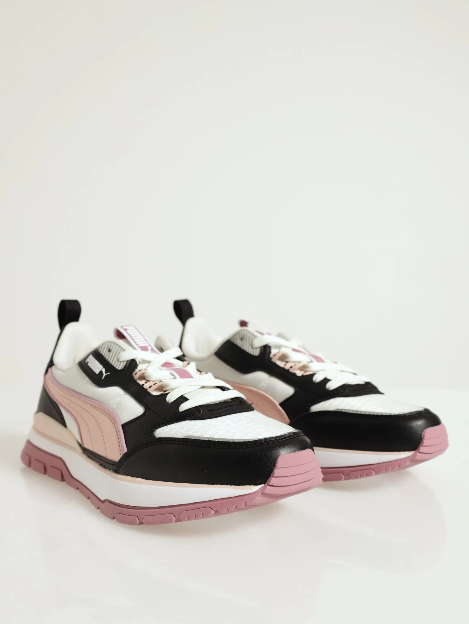 R78 Trek Vaporous Quartz Sneaker - Black/White
