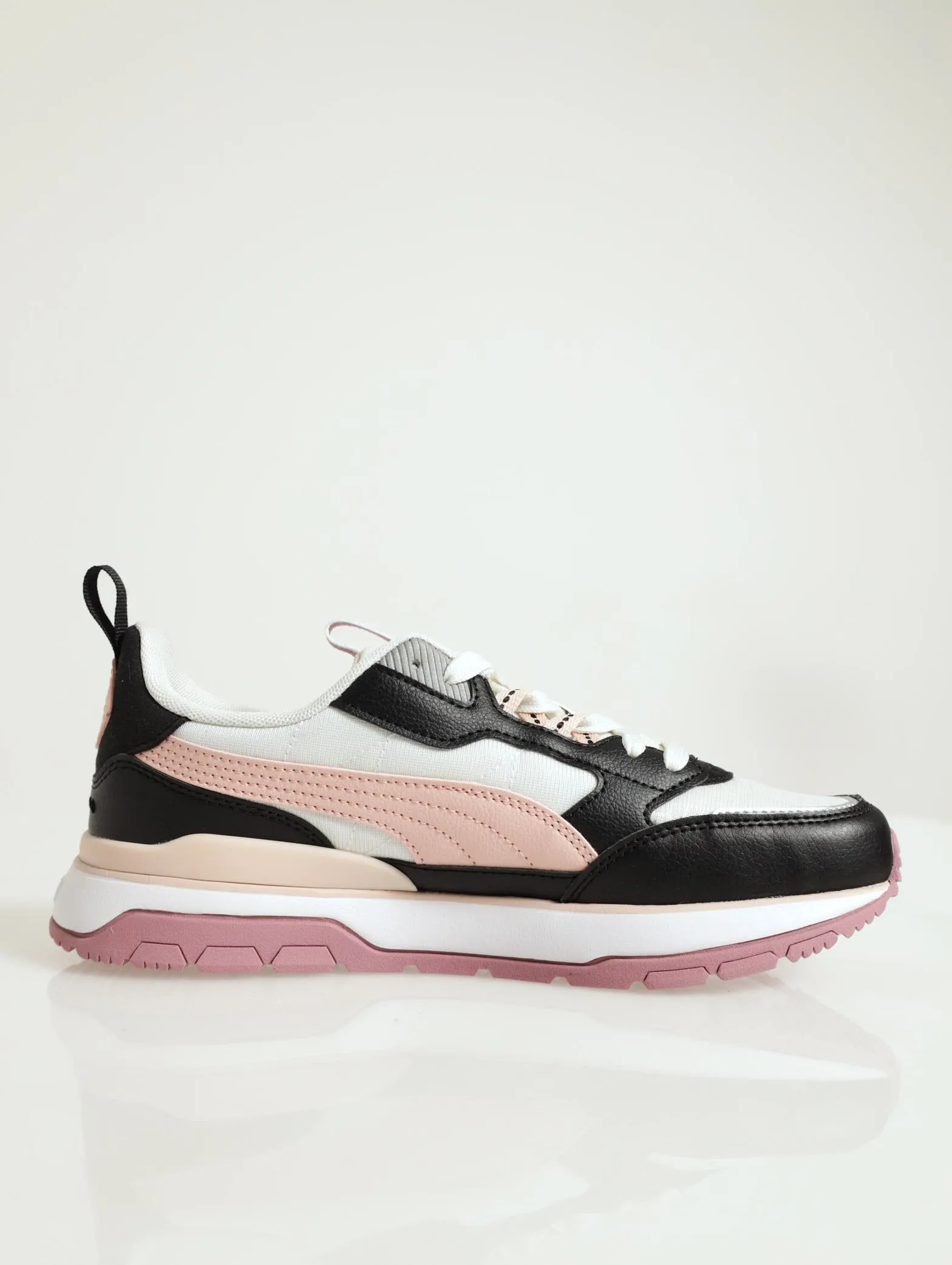R78 Trek Vaporous Quartz Sneaker - Black/White