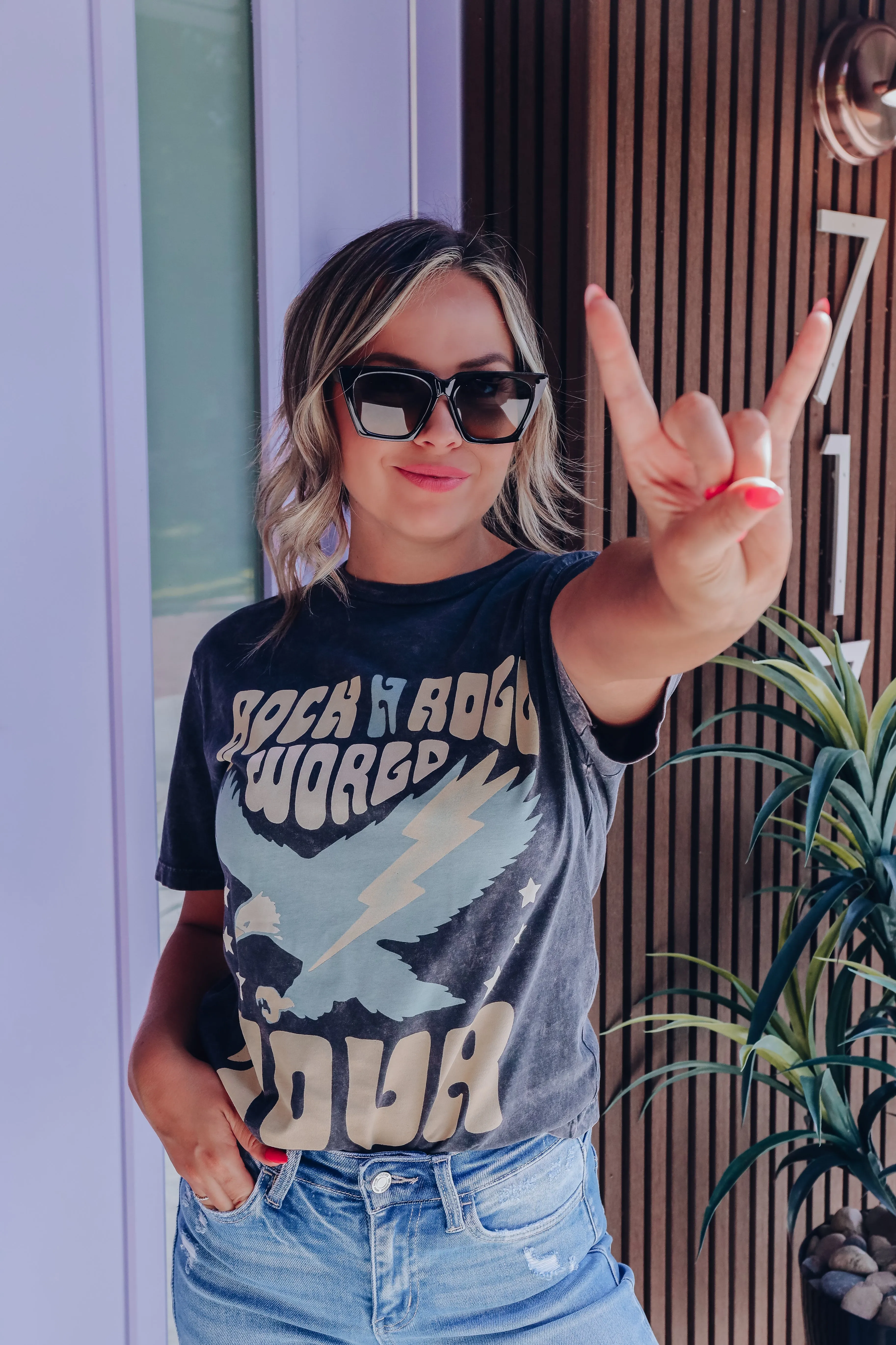 Rock N' Roll Eagle Graphic Tee - Black