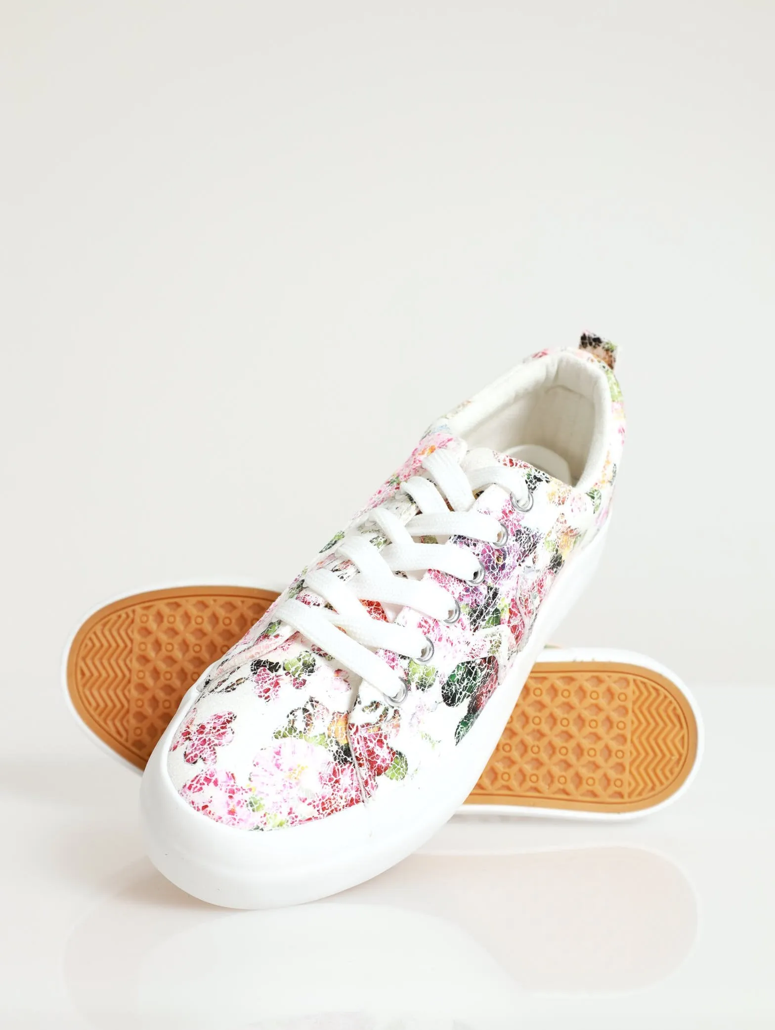 Soft Fordan Floral Sneaker - Shell