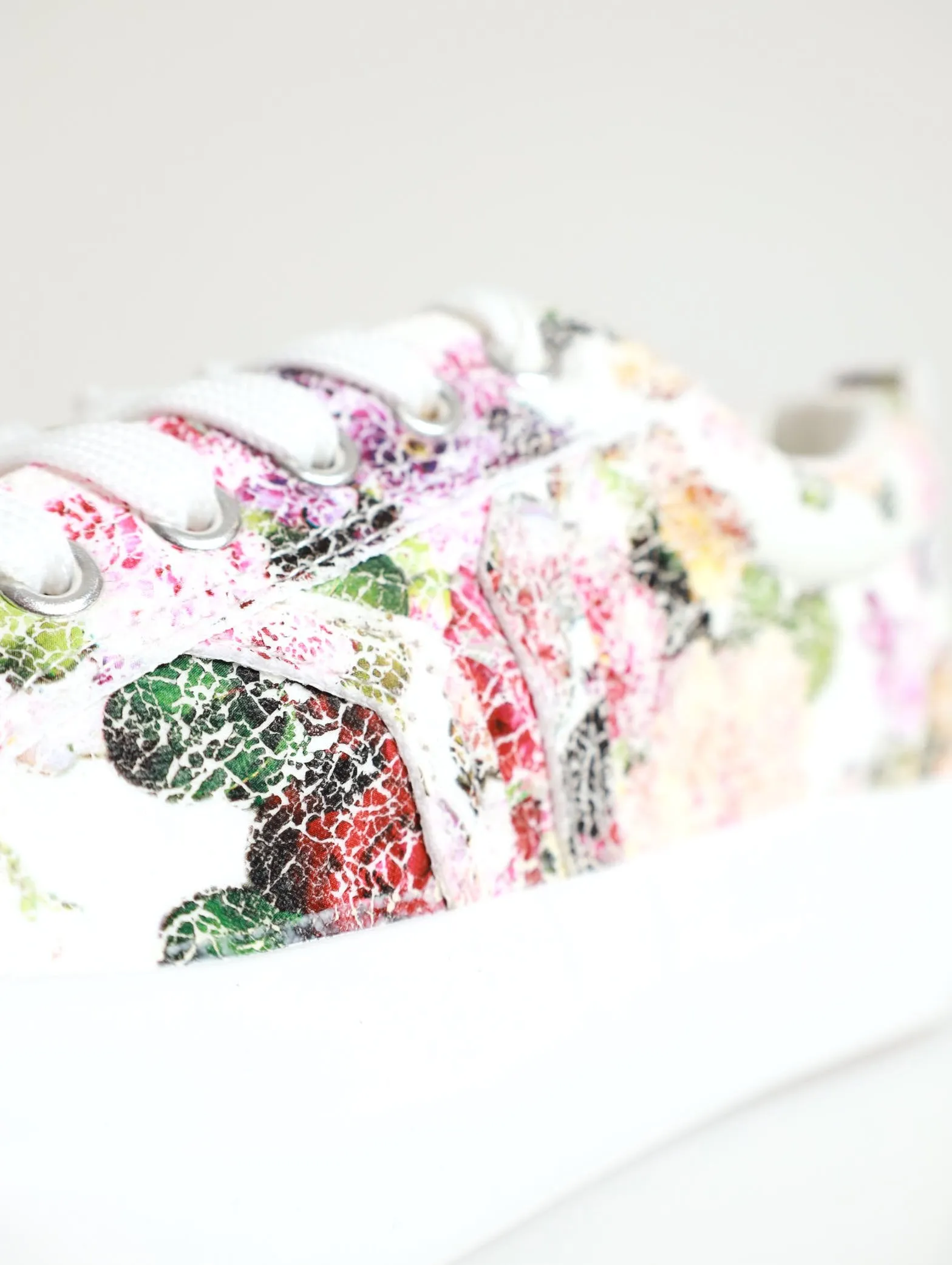 Soft Fordan Floral Sneaker - Shell