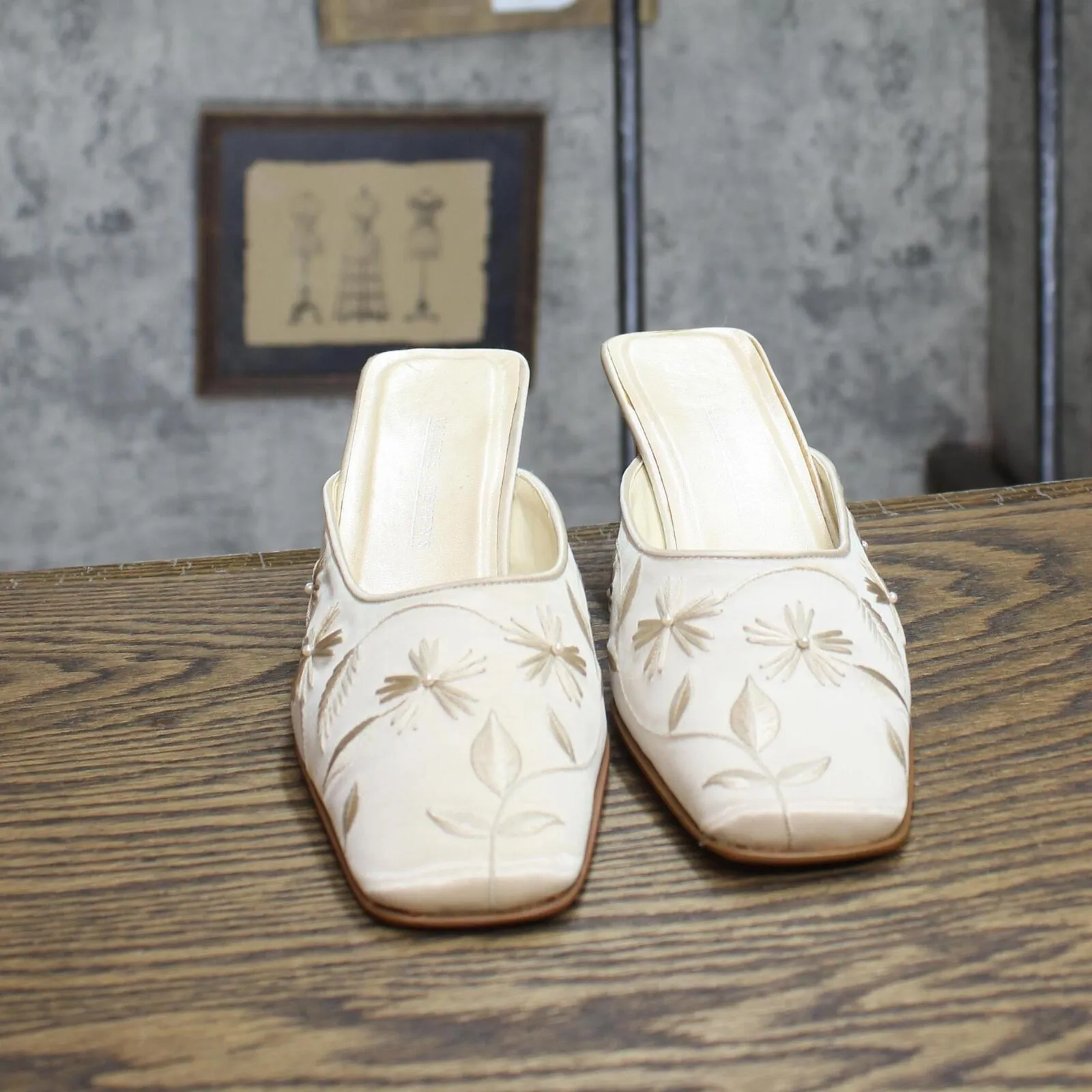 Valerie Stevens Womens Vintage Satin Pearl Rectangle Heels Fawn Light Brown 7M