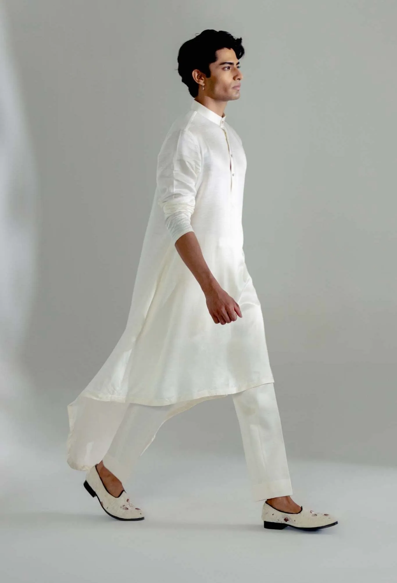 White Trail Kurta And Trousers